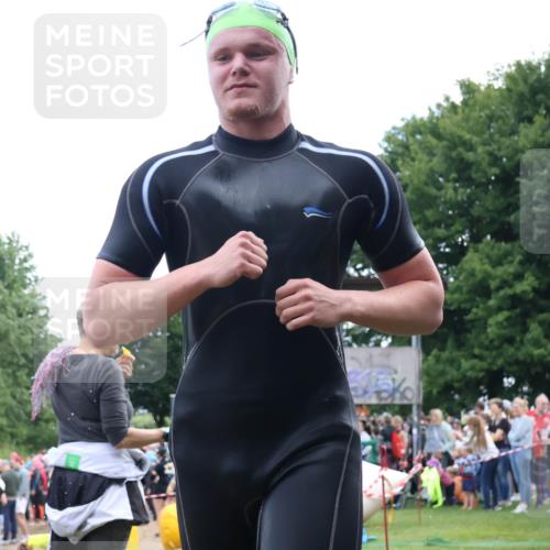 16.06.2024 - 26. Vierlanden-Triathlon Lena Gebhardt http://msf.ph/oto/6301164 16.06.2024 11:01:52 Schwimmen 307, 393, 307, 393 meine-sportfotos.de