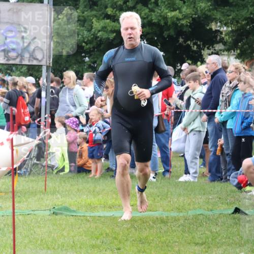 16.06.2024 - 26. Vierlanden-Triathlon Lena Gebhardt http://msf.ph/oto/6301166 16.06.2024 11:01:57 Schwimmen 393, 393 meine-sportfotos.de