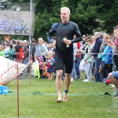 16.06.2024 - 26. Vierlanden-Triathlon Lena Gebhardt http://msf.ph/oto/6301171 16.06.2024 11:01:58 Schwimmen 393, 393 meine-sportfotos.de