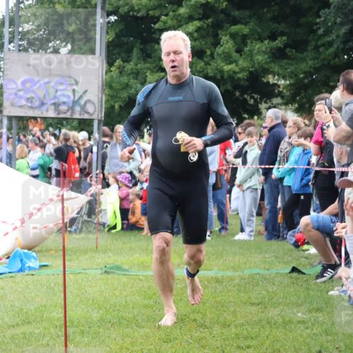 16.06.2024 - 26. Vierlanden-Triathlon Lena Gebhardt http://msf.ph/oto/6301175 16.06.2024 11:01:59 Schwimmen 393, 393 meine-sportfotos.de