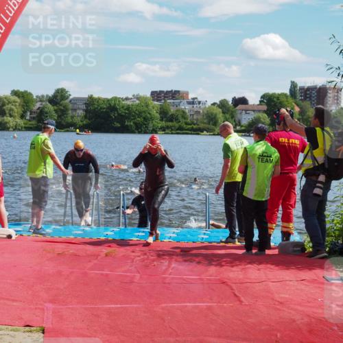 16.06.2024 - 7 Türme Triathlon KatJ http://msf.ph/oto/6301180 16.06.2024 11:17:06 Schwimmen 22, 27, 37, 165, 186, 217, 230, 231, 237, 242, 272, 289, 298 meine-sportfotos.de