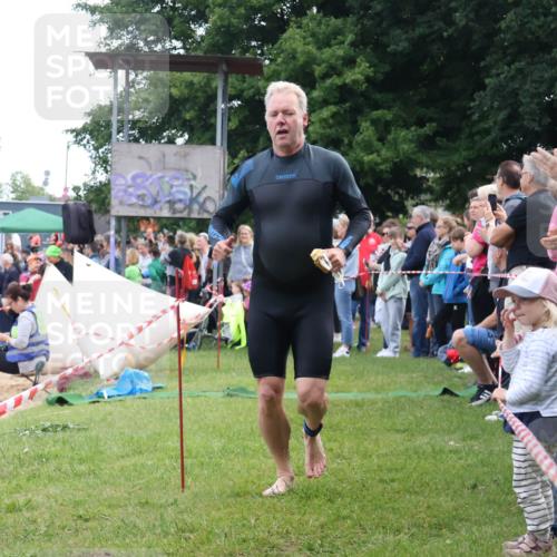 16.06.2024 - 26. Vierlanden-Triathlon Lena Gebhardt http://msf.ph/oto/6301193 16.06.2024 11:02:00 Schwimmen 393, 393 meine-sportfotos.de