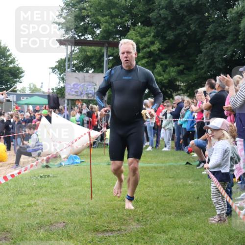 16.06.2024 - 26. Vierlanden-Triathlon Lena Gebhardt http://msf.ph/oto/6301198 16.06.2024 11:02:00 Schwimmen 393, 393 meine-sportfotos.de