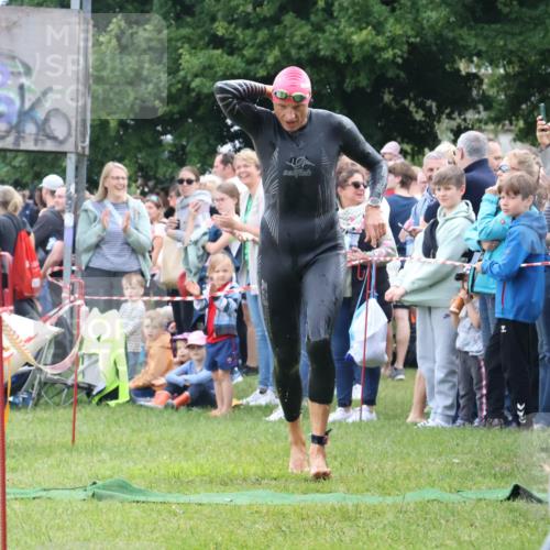 16.06.2024 - 26. Vierlanden-Triathlon Lena Gebhardt http://msf.ph/oto/6301248 16.06.2024 11:04:20 Schwimmen 406, 446, 406, 446 meine-sportfotos.de