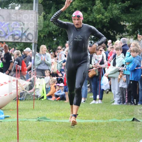 16.06.2024 - 26. Vierlanden-Triathlon Lena Gebhardt http://msf.ph/oto/6301253 16.06.2024 11:04:21 Schwimmen 406, 446, 406, 446 meine-sportfotos.de