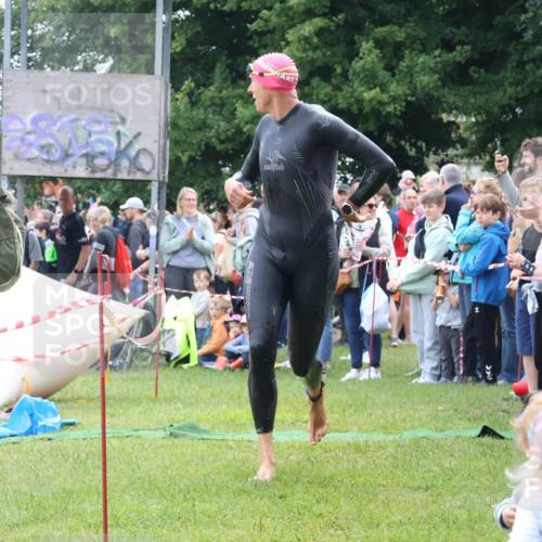 16.06.2024 - 26. Vierlanden-Triathlon Lena Gebhardt http://msf.ph/oto/6301259 16.06.2024 11:04:22 Schwimmen 406, 446, 406, 446 meine-sportfotos.de