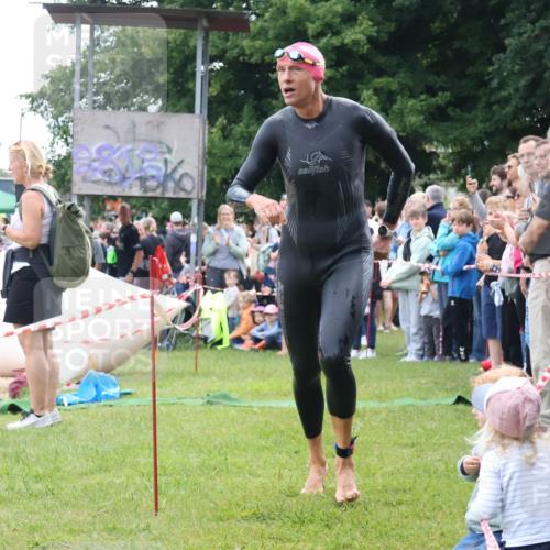 16.06.2024 - 26. Vierlanden-Triathlon Lena Gebhardt http://msf.ph/oto/6301270 16.06.2024 11:04:23 Schwimmen 406, 411, 446, 406, 411, 446 meine-sportfotos.de
