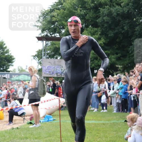 16.06.2024 - 26. Vierlanden-Triathlon Lena Gebhardt http://msf.ph/oto/6301280 16.06.2024 11:04:23 Schwimmen 406, 411, 446, 406, 411, 446 meine-sportfotos.de
