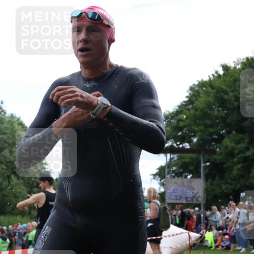 16.06.2024 - 26. Vierlanden-Triathlon Lena Gebhardt http://msf.ph/oto/6301296 16.06.2024 11:04:24 Schwimmen 358, 406, 411, 446, 358, 406, 411, 446 meine-sportfotos.de
