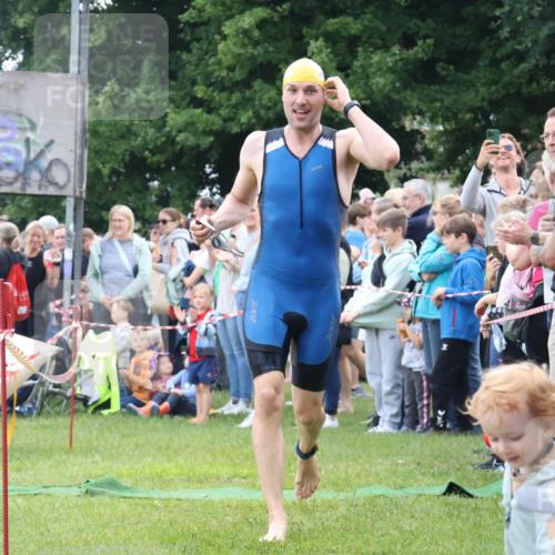 16.06.2024 - 26. Vierlanden-Triathlon Lena Gebhardt http://msf.ph/oto/6301300 16.06.2024 11:04:34 Schwimmen 358, 411, 446, 358, 411, 446 meine-sportfotos.de