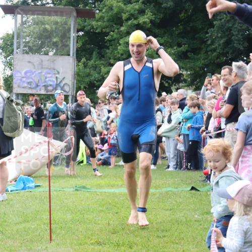 16.06.2024 - 26. Vierlanden-Triathlon Lena Gebhardt http://msf.ph/oto/6301308 16.06.2024 11:04:35 Schwimmen 358, 411, 446, 358, 411, 446 meine-sportfotos.de