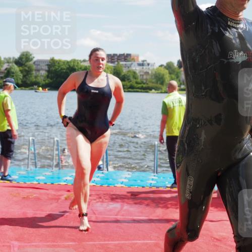 16.06.2024 - 7 Türme Triathlon KatJ http://msf.ph/oto/6301318 16.06.2024 11:17:15 Schwimmen 22, 27, 165, 186, 227, 230, 237, 242, 272, 298, 618 meine-sportfotos.de