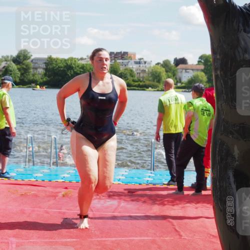16.06.2024 - 7 Türme Triathlon KatJ http://msf.ph/oto/6301321 16.06.2024 11:17:16 Schwimmen 22, 27, 165, 186, 227, 230, 237, 242, 272, 298, 618 meine-sportfotos.de