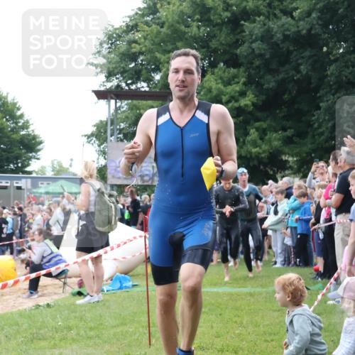16.06.2024 - 26. Vierlanden-Triathlon Lena Gebhardt http://msf.ph/oto/6301323 16.06.2024 11:04:36 Schwimmen 358, 411, 446, 358, 411, 446 meine-sportfotos.de