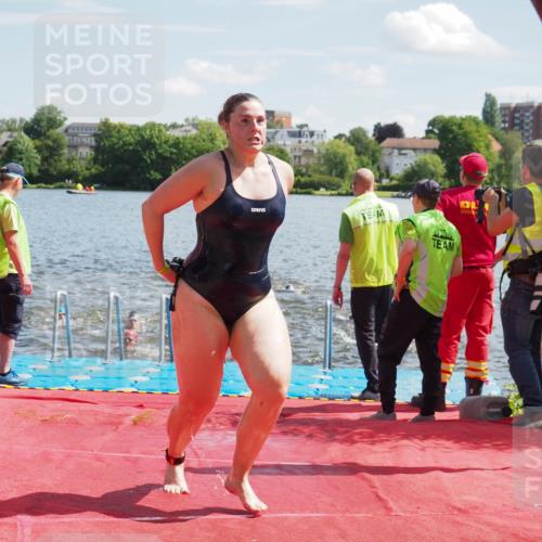 16.06.2024 - 7 Türme Triathlon KatJ http://msf.ph/oto/6301324 16.06.2024 11:17:16 Schwimmen 22, 27, 165, 186, 227, 230, 237, 242, 272, 298, 618 meine-sportfotos.de