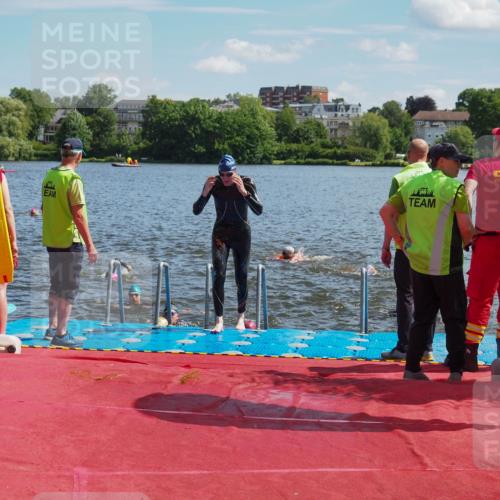 16.06.2024 - 7 Türme Triathlon KatJ http://msf.ph/oto/6301361 16.06.2024 11:17:21 Schwimmen 27, 28, 165, 186, 227, 230, 237, 242, 272, 298, 618 meine-sportfotos.de