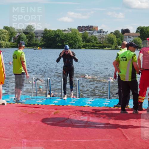 16.06.2024 - 7 Türme Triathlon KatJ http://msf.ph/oto/6301364 16.06.2024 11:17:21 Schwimmen 27, 28, 165, 186, 227, 230, 237, 242, 272, 298, 618 meine-sportfotos.de