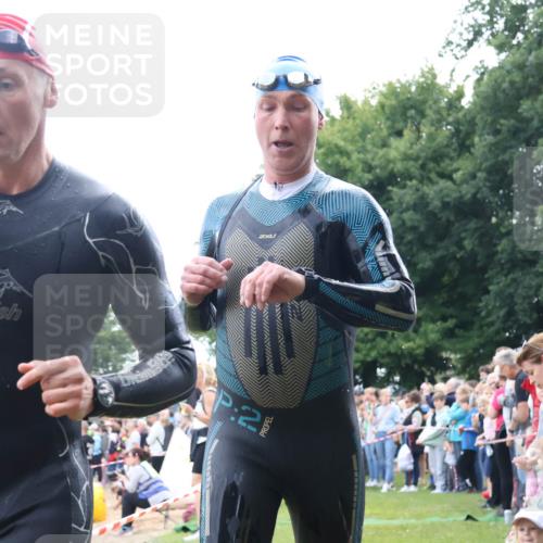 16.06.2024 - 26. Vierlanden-Triathlon Lena Gebhardt http://msf.ph/oto/6301366 16.06.2024 11:04:40 Schwimmen 358, 411, 425, 446, 358, 411, 425, 446 meine-sportfotos.de