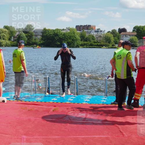 16.06.2024 - 7 Türme Triathlon KatJ http://msf.ph/oto/6301368 16.06.2024 11:17:21 Schwimmen 27, 28, 165, 186, 227, 230, 237, 242, 272, 298, 618 meine-sportfotos.de