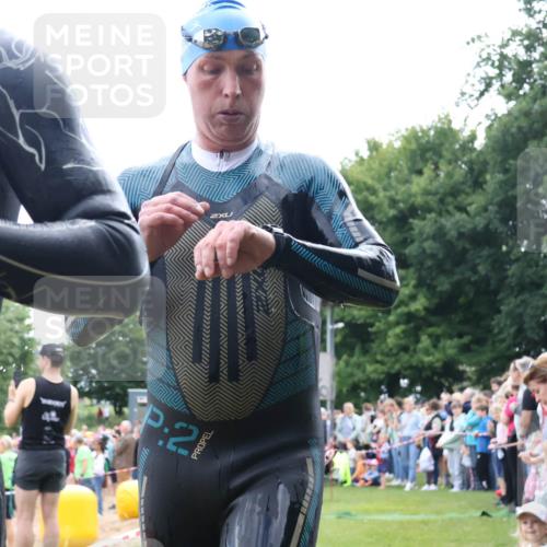 16.06.2024 - 26. Vierlanden-Triathlon Lena Gebhardt http://msf.ph/oto/6301371 16.06.2024 11:04:41 Schwimmen 358, 411, 425, 358, 411, 425 meine-sportfotos.de