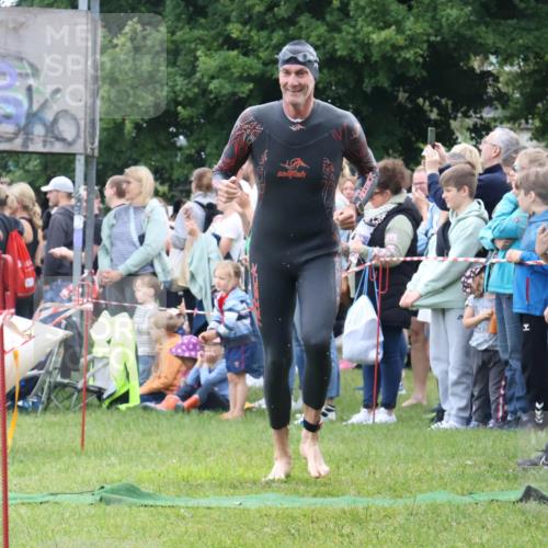 16.06.2024 - 26. Vierlanden-Triathlon Lena Gebhardt http://msf.ph/oto/6301377 16.06.2024 11:04:53 Schwimmen 425, 431, 447, 425, 431, 447 meine-sportfotos.de