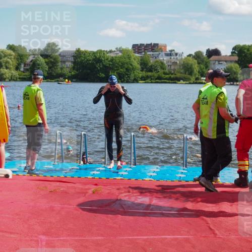 16.06.2024 - 7 Türme Triathlon KatJ http://msf.ph/oto/6301378 16.06.2024 11:17:21 Schwimmen 27, 28, 165, 186, 227, 230, 237, 242, 272, 298, 618 meine-sportfotos.de