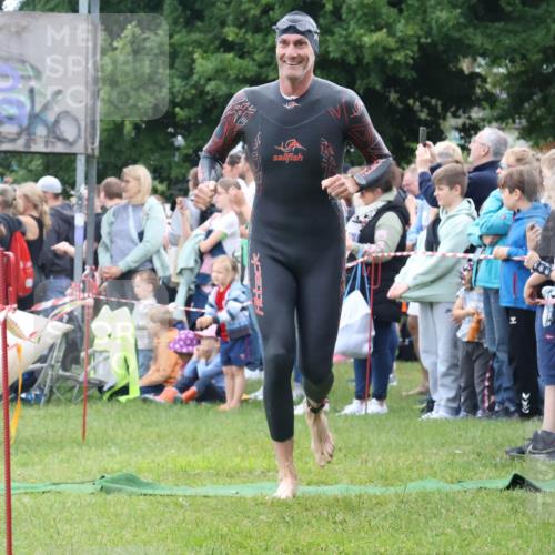 16.06.2024 - 26. Vierlanden-Triathlon Lena Gebhardt http://msf.ph/oto/6301383 16.06.2024 11:04:54 Schwimmen 425, 431, 447, 425, 431, 447 meine-sportfotos.de