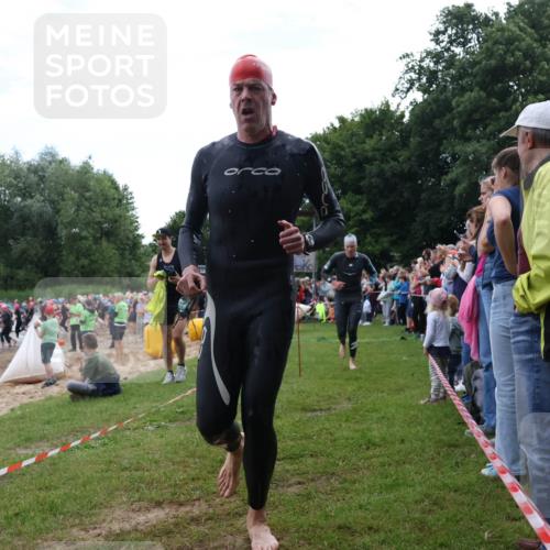 16.06.2024 - 26. Vierlanden-Triathlon Lena Gebhardt http://msf.ph/oto/6301441 16.06.2024 11:05:01 Schwimmen 431, 436, 447, 431, 436, 447 meine-sportfotos.de