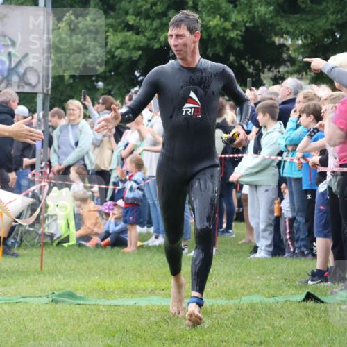 16.06.2024 - 26. Vierlanden-Triathlon Lena Gebhardt http://msf.ph/oto/6301470 16.06.2024 11:05:09 Schwimmen 436, 436 meine-sportfotos.de