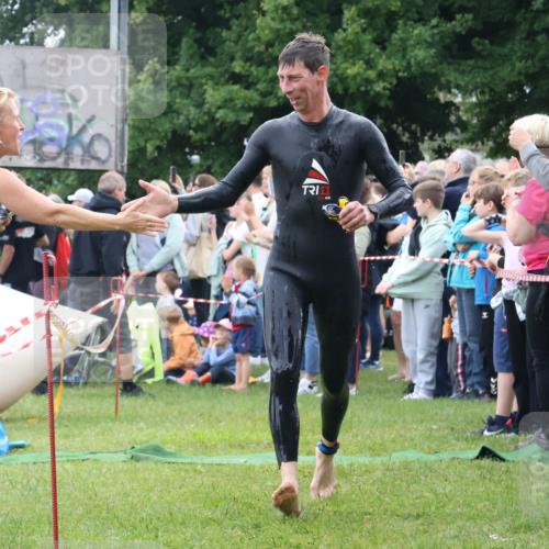 16.06.2024 - 26. Vierlanden-Triathlon Lena Gebhardt http://msf.ph/oto/6301474 16.06.2024 11:05:10 Schwimmen 436, 448, 436, 448 meine-sportfotos.de
