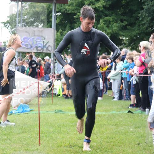 16.06.2024 - 26. Vierlanden-Triathlon Lena Gebhardt http://msf.ph/oto/6301484 16.06.2024 11:05:11 Schwimmen 436, 448, 436, 448 meine-sportfotos.de