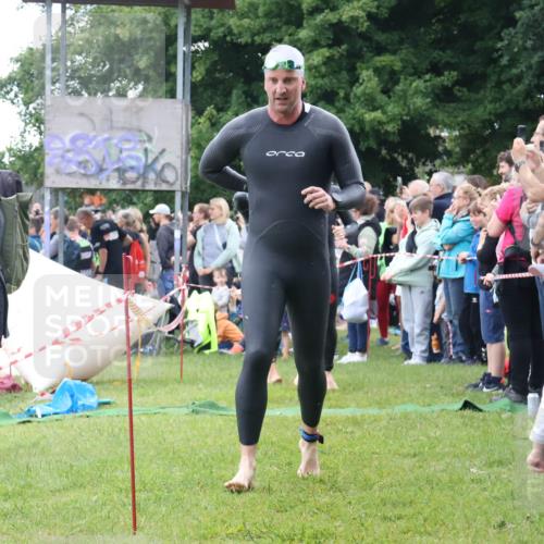 16.06.2024 - 26. Vierlanden-Triathlon Lena Gebhardt http://msf.ph/oto/6301513 16.06.2024 11:05:25 Schwimmen 361, 369, 383, 402, 415, 435, 439, 448, 463, 361, 369, 383, 402, 415, 435, 439, 448, 463 meine-sportfotos.de