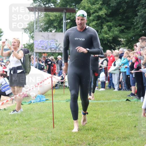 16.06.2024 - 26. Vierlanden-Triathlon Lena Gebhardt http://msf.ph/oto/6301519 16.06.2024 11:05:26 Schwimmen 361, 369, 383, 402, 415, 435, 439, 448, 463, 361, 369, 383, 402, 415, 435, 439, 448, 463 meine-sportfotos.de