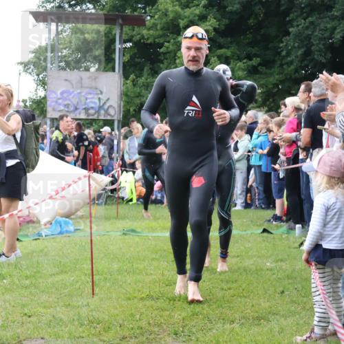 16.06.2024 - 26. Vierlanden-Triathlon Lena Gebhardt http://msf.ph/oto/6301534 16.06.2024 11:05:29 Schwimmen 361, 369, 383, 402, 415, 435, 439, 448, 463, 361, 369, 383, 402, 415, 435, 439, 448, 463 meine-sportfotos.de