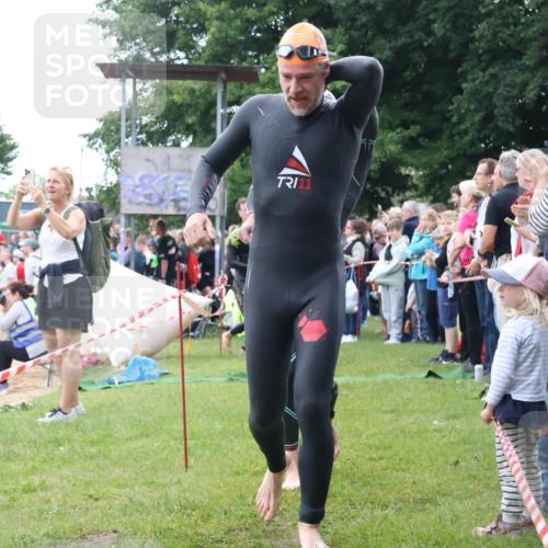 16.06.2024 - 26. Vierlanden-Triathlon Lena Gebhardt http://msf.ph/oto/6301540 16.06.2024 11:05:30 Schwimmen 361, 369, 383, 402, 415, 435, 439, 448, 463, 361, 369, 383, 402, 415, 435, 439, 448, 463 meine-sportfotos.de