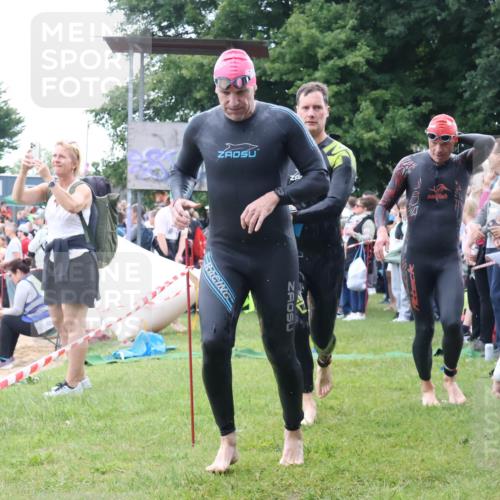 16.06.2024 - 26. Vierlanden-Triathlon Lena Gebhardt http://msf.ph/oto/6301561 16.06.2024 11:05:33 Schwimmen 361, 369, 383, 402, 415, 435, 439, 463, 361, 369, 383, 402, 415, 435, 439, 463 meine-sportfotos.de