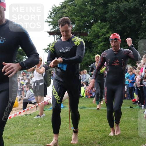 16.06.2024 - 26. Vierlanden-Triathlon Lena Gebhardt http://msf.ph/oto/6301575 16.06.2024 11:05:35 Schwimmen 361, 369, 402, 415, 439, 463, 361, 369, 402, 415, 439, 463 meine-sportfotos.de