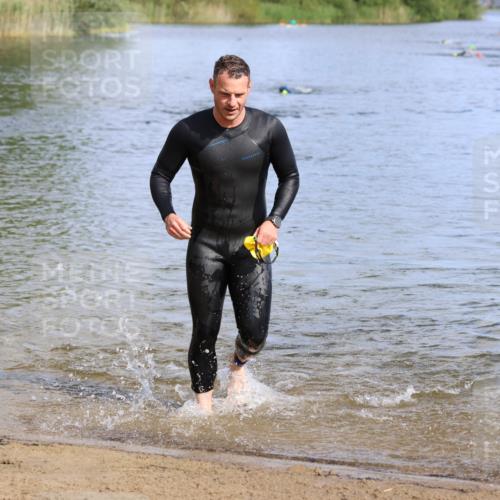 16.06.2024 - 26. Vierlanden-Triathlon Strokosch-Dieckow http://msf.ph/oto/6301585 16.06.2024 09:43:26 Schwimmen 10, 55, 134, 10, 55, 134 meine-sportfotos.de