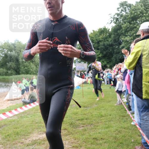 16.06.2024 - 26. Vierlanden-Triathlon Lena Gebhardt http://msf.ph/oto/6301607 16.06.2024 11:05:37 Schwimmen 361, 369, 402, 415, 439, 463, 361, 369, 402, 415, 439, 463 meine-sportfotos.de