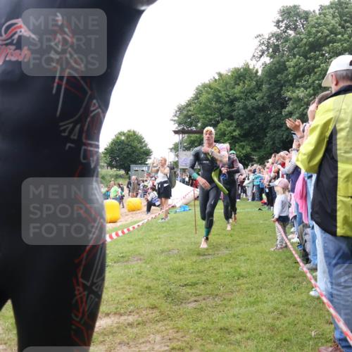 16.06.2024 - 26. Vierlanden-Triathlon Lena Gebhardt http://msf.ph/oto/6301610 16.06.2024 11:05:37 Schwimmen 361, 369, 402, 415, 439, 463, 361, 369, 402, 415, 439, 463 meine-sportfotos.de
