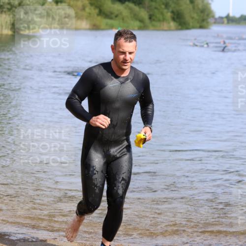16.06.2024 - 26. Vierlanden-Triathlon Strokosch-Dieckow http://msf.ph/oto/6301619 16.06.2024 09:43:27 Schwimmen 55, 134, 55, 134 meine-sportfotos.de