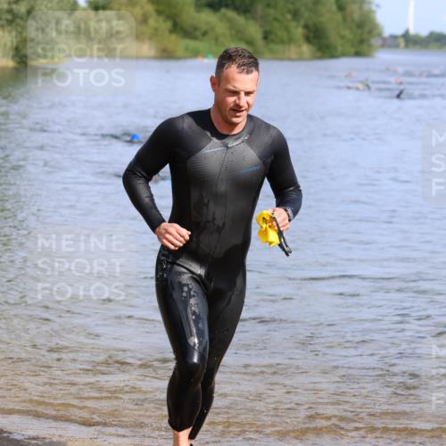 16.06.2024 - 26. Vierlanden-Triathlon Strokosch-Dieckow http://msf.ph/oto/6301631 16.06.2024 09:43:27 Schwimmen 55, 134, 55, 134 meine-sportfotos.de