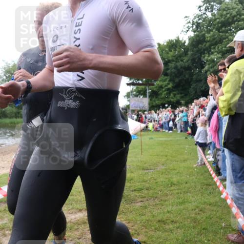 16.06.2024 - 26. Vierlanden-Triathlon Lena Gebhardt http://msf.ph/oto/6301640 16.06.2024 11:05:40 Schwimmen 369, 402, 463, 369, 402, 463 meine-sportfotos.de