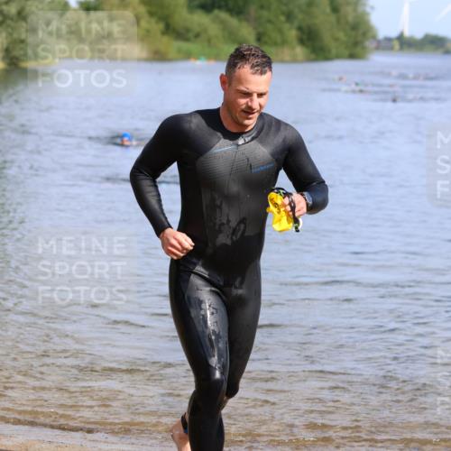 16.06.2024 - 26. Vierlanden-Triathlon Strokosch-Dieckow http://msf.ph/oto/6301645 16.06.2024 09:43:28 Schwimmen 55, 134, 55, 134 meine-sportfotos.de
