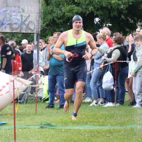 16.06.2024 - 26. Vierlanden-Triathlon Lena Gebhardt http://msf.ph/oto/6301646 16.06.2024 11:05:54 Schwimmen 373, 390, 445, 373, 390, 445 meine-sportfotos.de