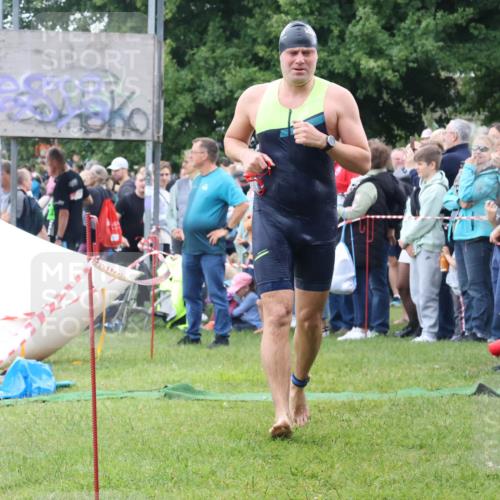 16.06.2024 - 26. Vierlanden-Triathlon Lena Gebhardt http://msf.ph/oto/6301652 16.06.2024 11:05:55 Schwimmen 373, 390, 445, 373, 390, 445 meine-sportfotos.de