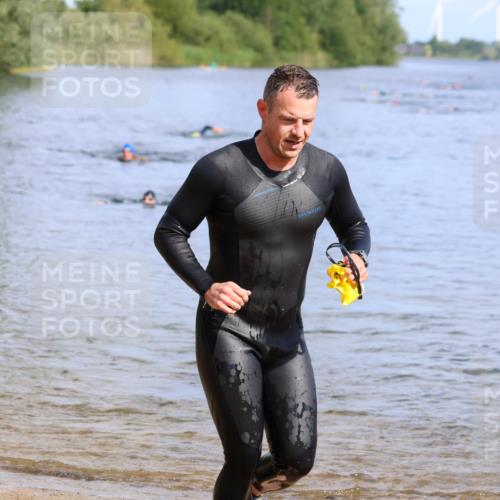 16.06.2024 - 26. Vierlanden-Triathlon Strokosch-Dieckow http://msf.ph/oto/6301655 16.06.2024 09:43:28 Schwimmen 55, 134, 55, 134 meine-sportfotos.de