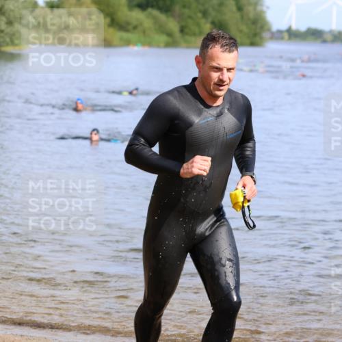 16.06.2024 - 26. Vierlanden-Triathlon Strokosch-Dieckow http://msf.ph/oto/6301668 16.06.2024 09:43:28 Schwimmen 55, 134, 55, 134 meine-sportfotos.de