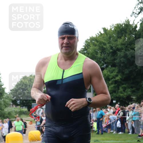 16.06.2024 - 26. Vierlanden-Triathlon Lena Gebhardt http://msf.ph/oto/6301675 16.06.2024 11:05:59 Schwimmen 373, 390, 392, 445, 455, 373, 390, 392, 445, 455 meine-sportfotos.de