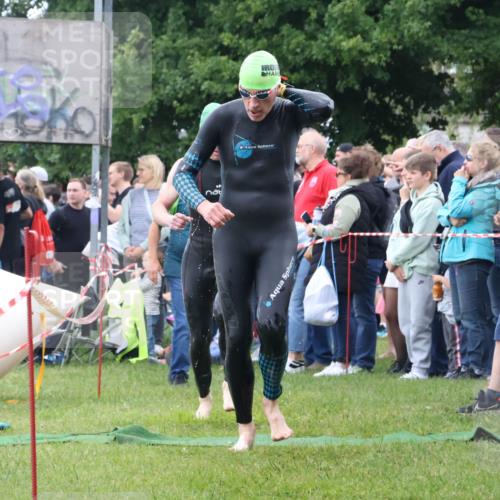 16.06.2024 - 26. Vierlanden-Triathlon Lena Gebhardt http://msf.ph/oto/6301678 16.06.2024 11:06:02 Schwimmen 373, 390, 392, 455, 373, 390, 392, 455 meine-sportfotos.de